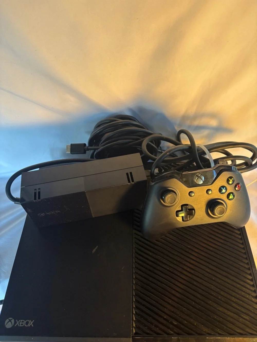 XBOX ONE 500GB/GO CONSOLE BUNDLE WITH BLACK WIRELESS CONTROLLER & POWER CABLE